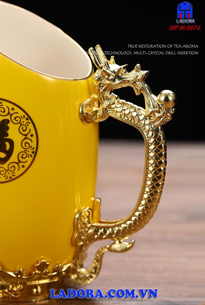 bình chắt rượu đẹp và độc đáo với con rồng quấn quanh