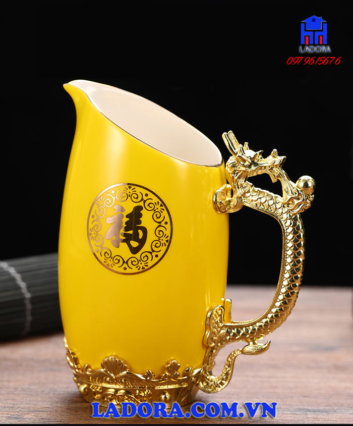 bình chắt rượu đẹp và độc đáo với con rồng quấn quanh