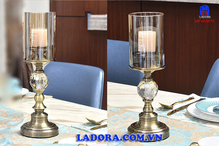 chân nến được làm từ chất liệu thủy tinh pha lê và hợp kim cao cấp