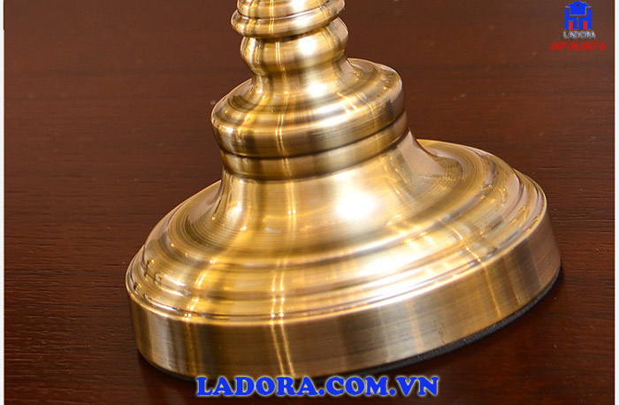 những hình ảnh chi tiết của sản phẩm chân nến pha lê