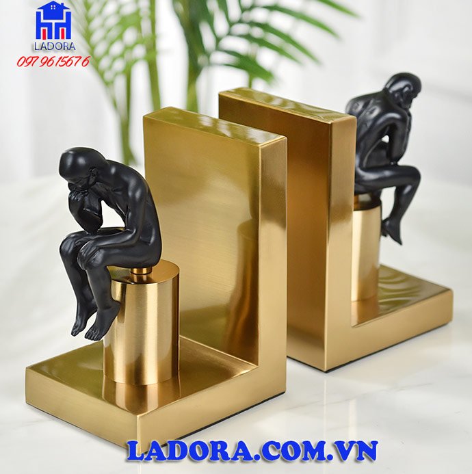 quà tặng sếp với đồ chặn giữ sách tượng người suy tư độc đáo