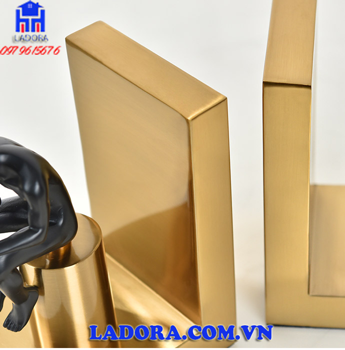 chất liệu hợp kim cao cấp tạo nên vẻ đẹp sáng bóng sang trọng