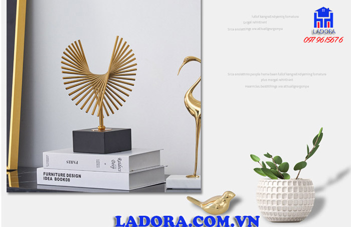 decor cánh chim thể hiện khát vọng bay cao bay xa của con người