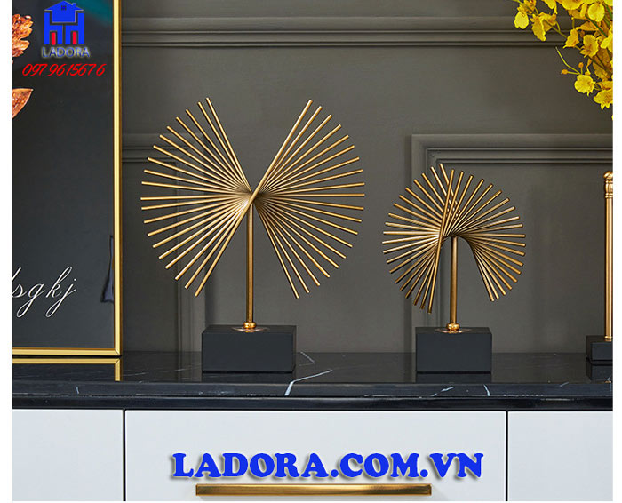 decor trang trí cánh chim thể hiện khát vọng tự do bay cao bay xa của con người