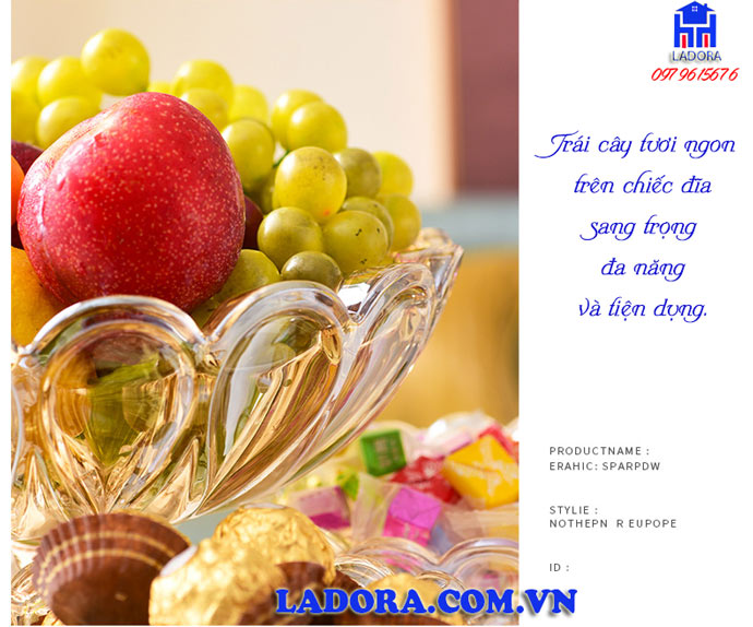 hoa quả bánh kẹo ngon mắt và hấp dẫn trên chiếc đĩa