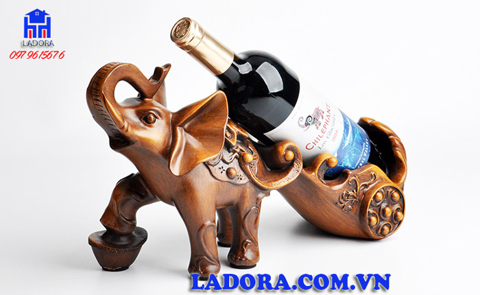 giá để rượu voi cũng tượng trưng cho tài lộc và trí tuệ