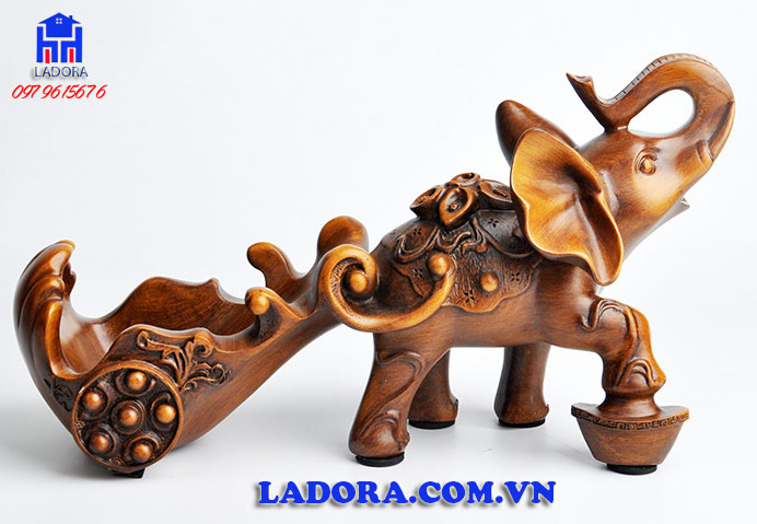 kệ đựng rượu vang con voi mang nhiều ý nghĩa tốt đẹp