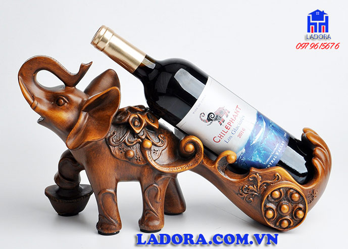 giá để rượu vang voi tài lộc gửi gắm lời chúc tốt đẹp tới mọi người