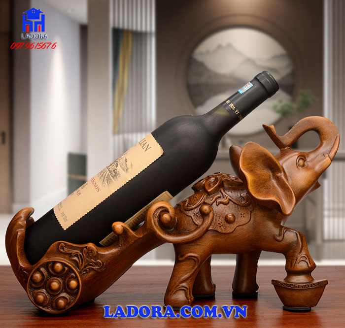 biểu tượng voi trên giá để rượu hóa giải sát khí đem lại bình an