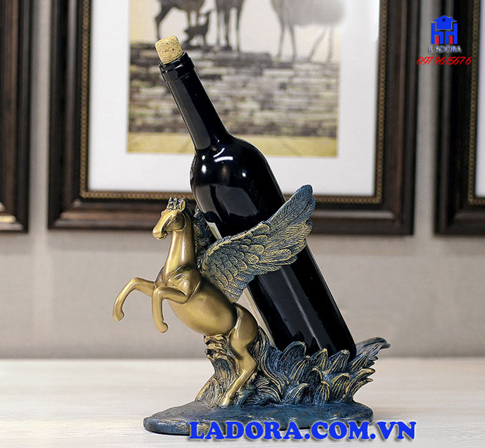 Pegasus đánh bại quái vật Chimera