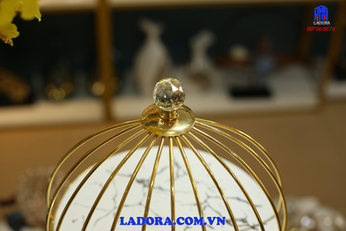 chất liệu kệ lồng chim tại ladora