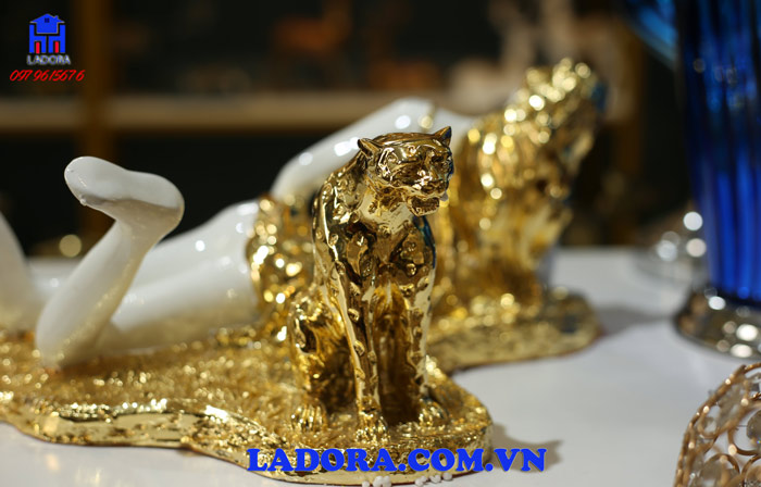 khay đựng có chất liệu là composite kết hợp bột đá cao cấp