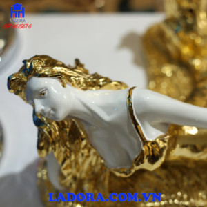 khay đựng hoa quả trang trí với hình ảnh cô gái xinh đẹp