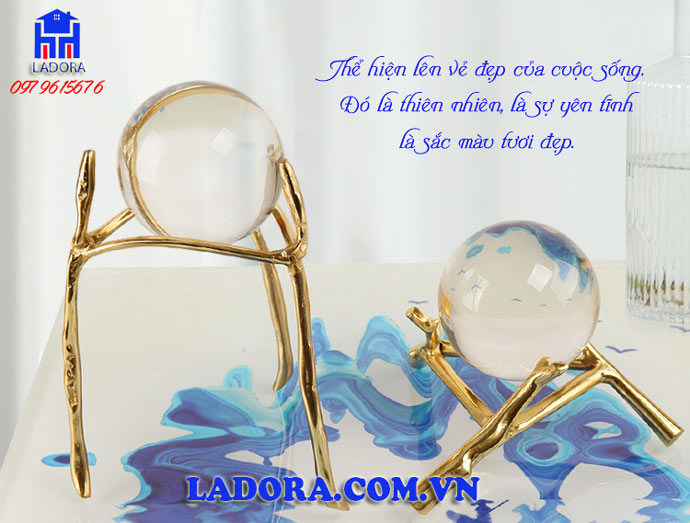 quả cầu thủy tinh thể hiện lên vẻ đẹp của cuộc sống