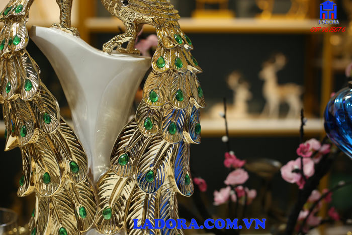 hình ảnh chi tiết decor chim công tại ladora