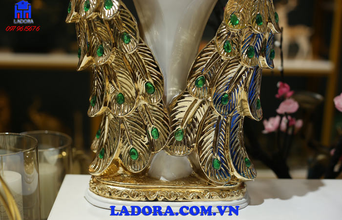 hình ảnh chi tiết decor chim công tại ladora