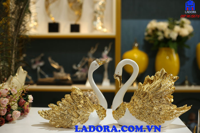 tượng thiên nga được chế tác kỳ công và tỷ mỉ