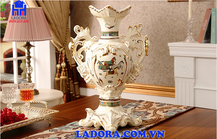 bình hoa trang trí nội thất tân cổ điển tại ladora