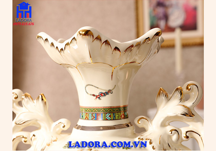 hoa văn đặc sắc và ý nghĩa trên thân bình