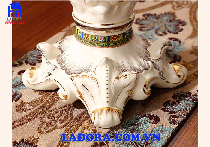 hoa văn đặc sắc và ý nghĩa trên thân bình hoa trang trí nội thất