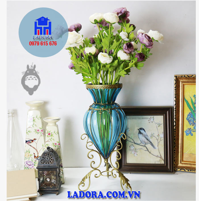 bình cắm hoa thủy tinh mang vẻ đẹp duyên dáng cầu kỳ