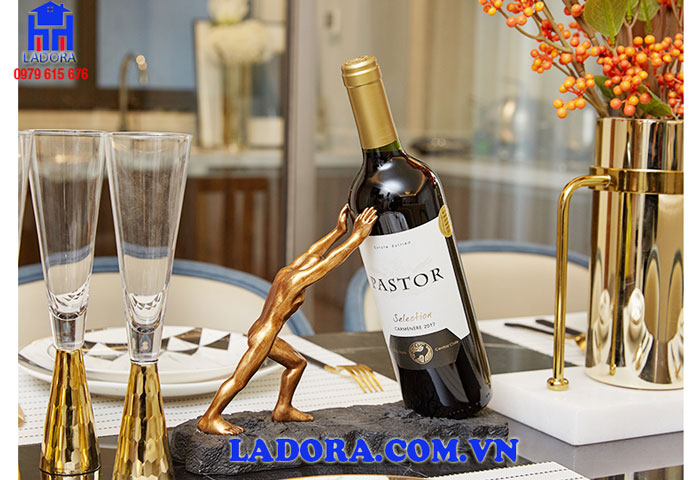 giá đựng rượu làm quà tặng độc đáo