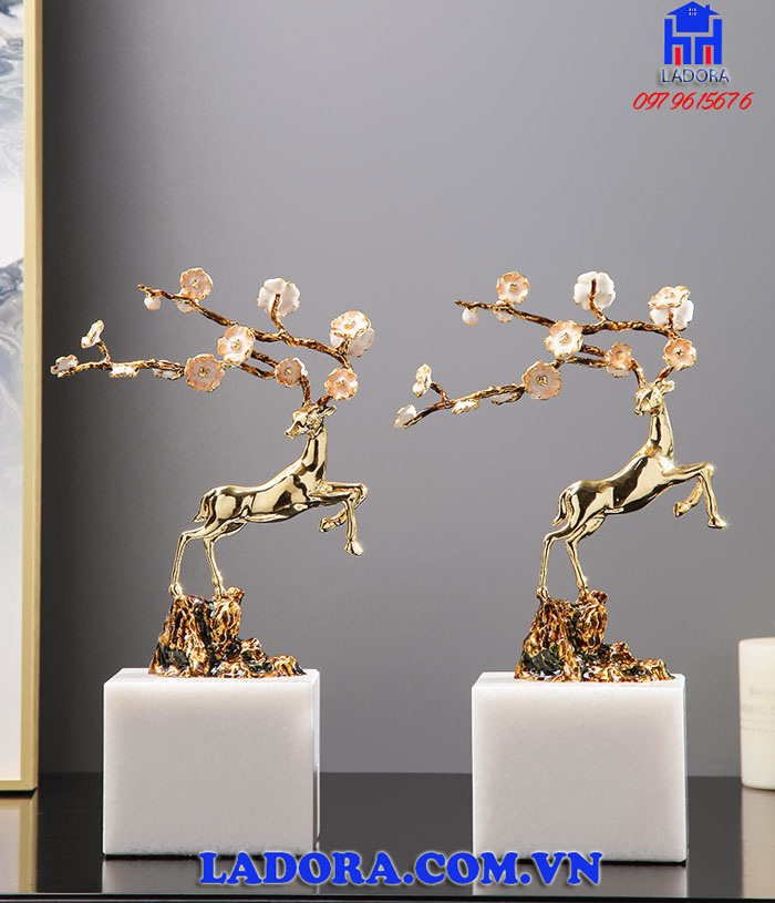 quà tặng sếp, quà mừng tân gia ý nghĩa với decor trang trí tượng hươu cao cấp