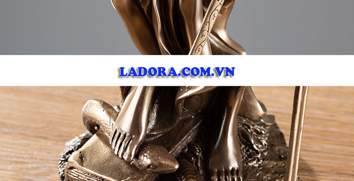 kích thước, chất liệu và màu sắc của tượng nữ thần công lý tại ladora shop