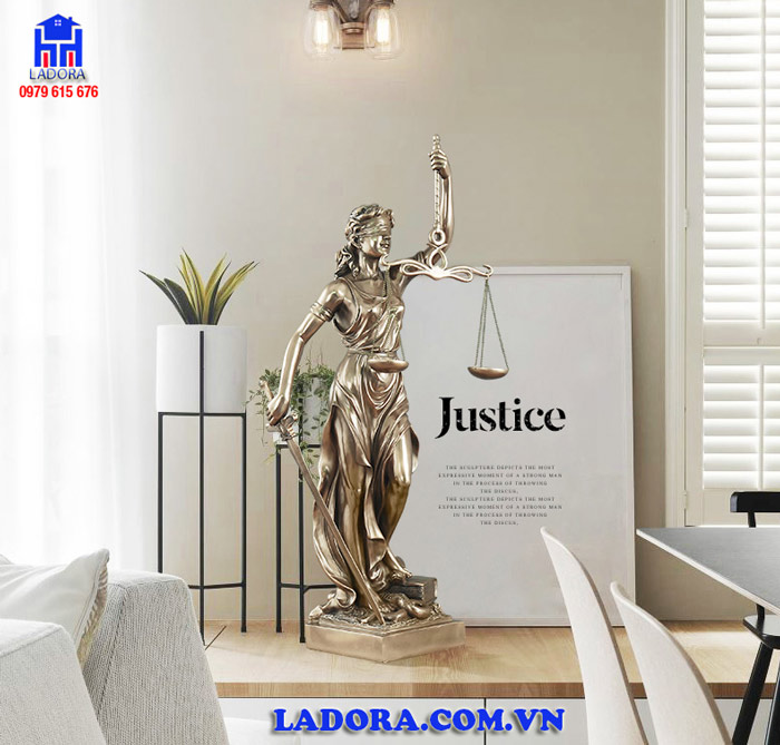 tượng nữ thần công lý là món đồ decor phổ biến