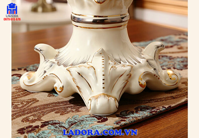 chân đế bình gốm sang trọng và xinh đẹp