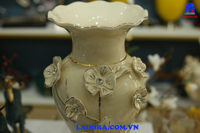 miệng bình hoa trang trí đầy sức thu hút