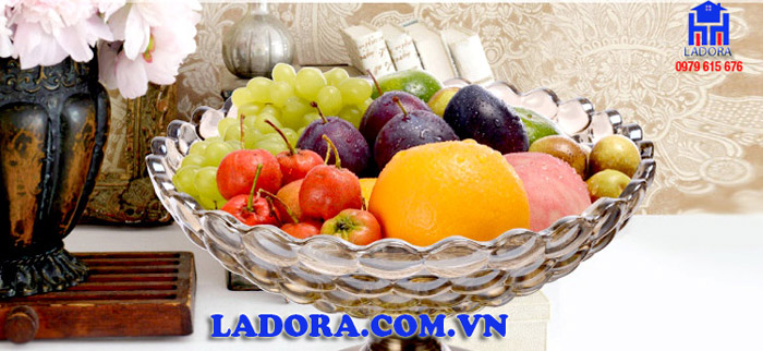 hoa quả ngon mắt và tươi mát trên chiếc đĩa đựng