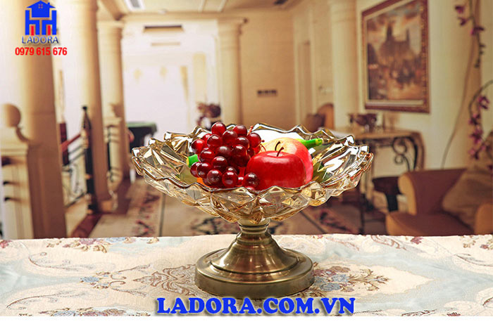 khay đựng trái cây trang trí trên bàn ăn bàn phòng khách sang trọng