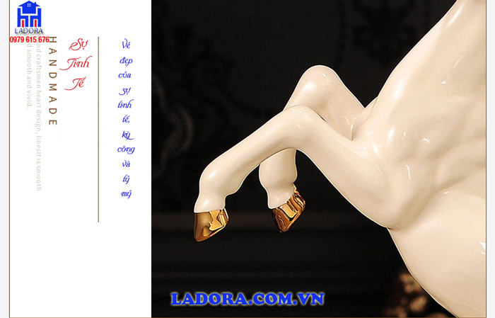 tượng mã đáo với các đường nét được vẽ vàng 24K cao cấp