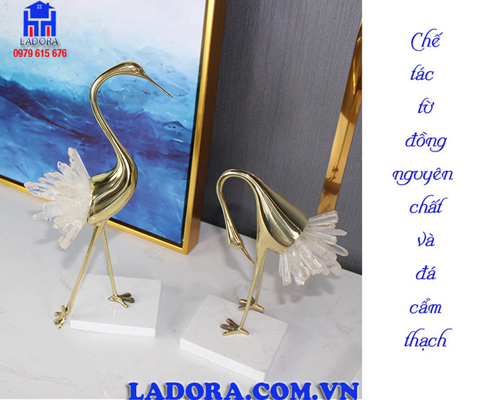 chất liệu của tượng trang trí phòng chim hồng hạc