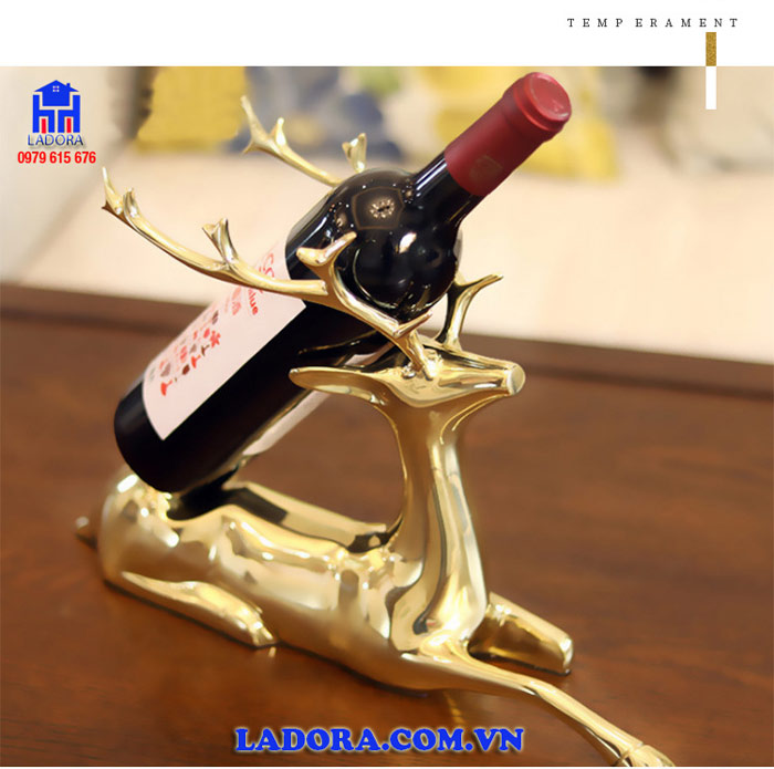 giá đỡ rượu vang hươu vàng biểu trưng cho danh vọng và sự giàu sang