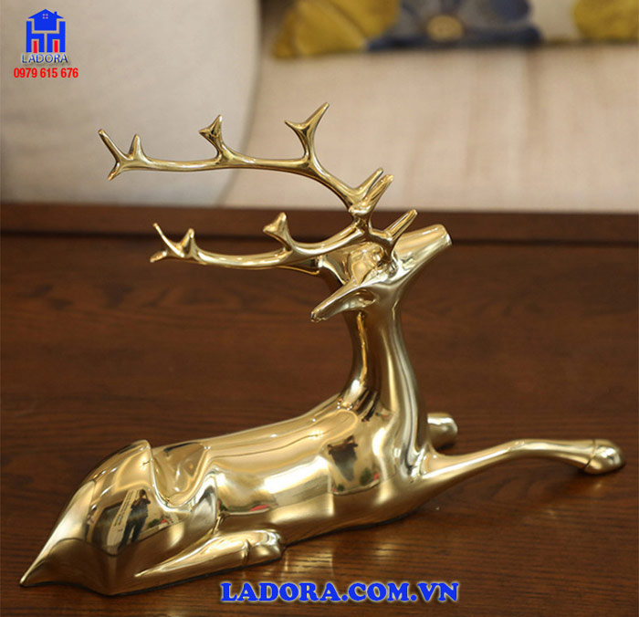 hươu là biểu tượng của phúc lộc, an lành và may mắn