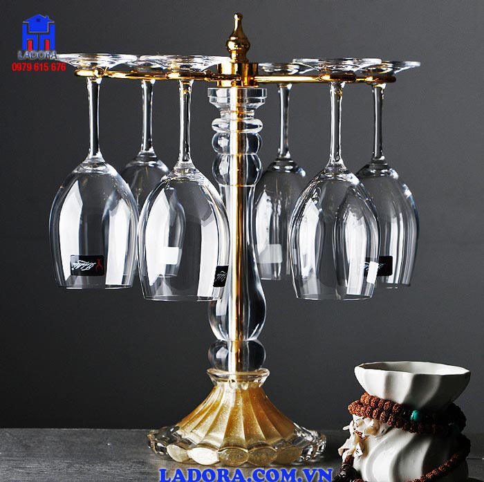 giá treo ly được làm từ hợp kim cao cấp mạ vàng tĩnh điện