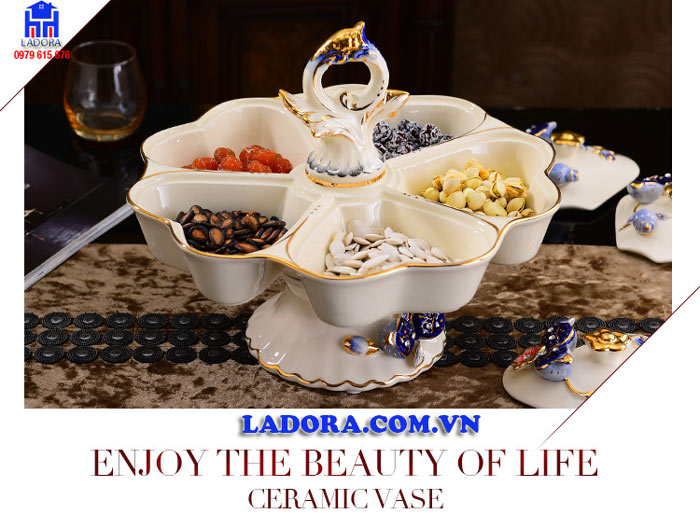 Mứt kẹo sẽ trở nên ngon mắt trên chiếc khay mứt cao cấp