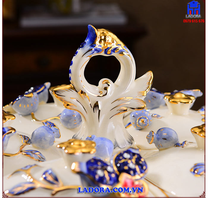 khay mứt được vẽ vàng 24k hết sức sang trọng