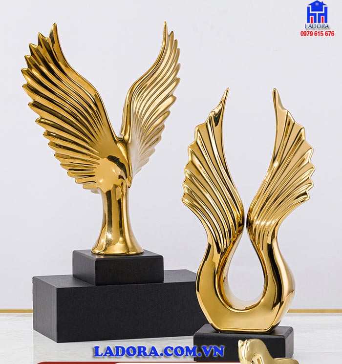 tượng đại bàng nhắc nhở chúng ta tuân theo những giá trị và bản sắc