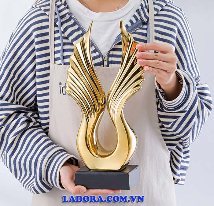 quà tặng ý nghĩa với cánh chim đại bàng