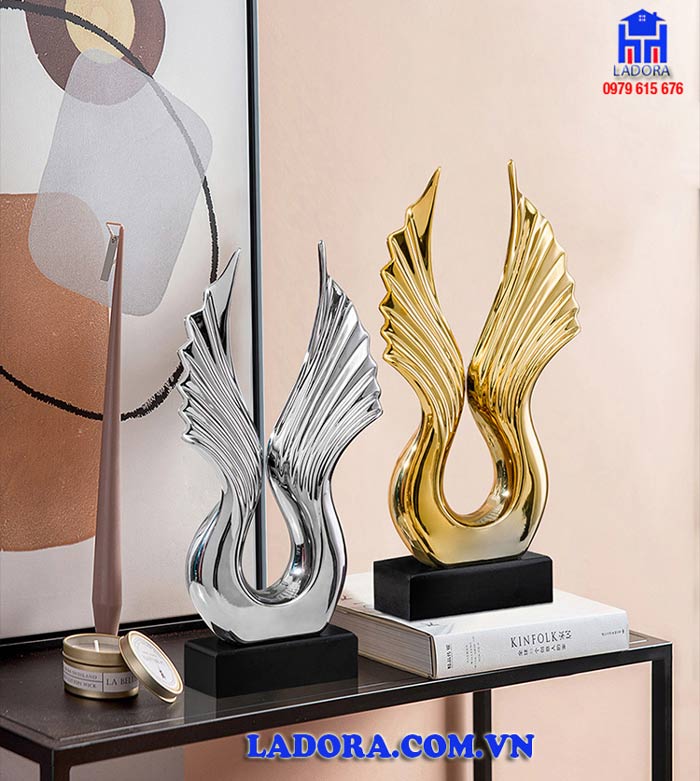 tượng cánh chim thể hiện những ấp ủ và dự định lớn lao