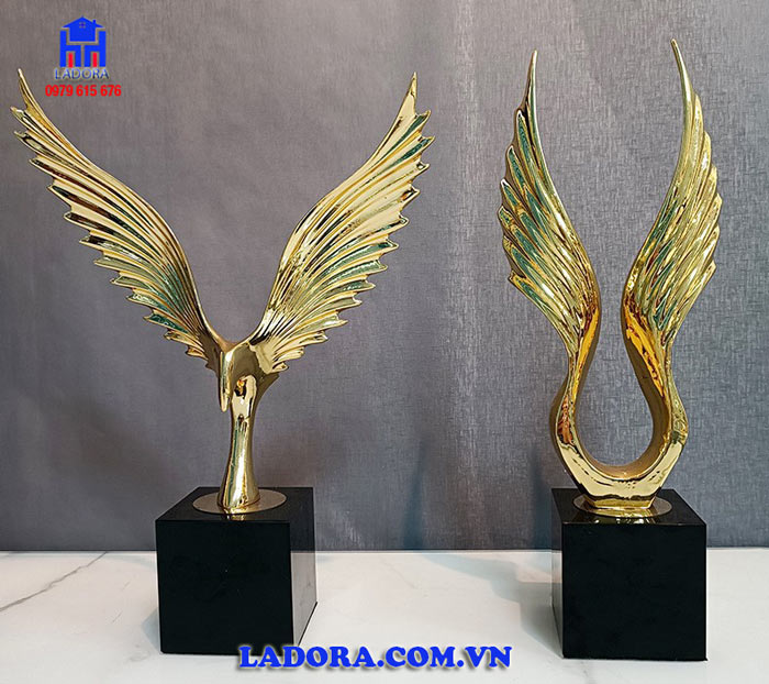 tượng cánh chim đại bàng biểu trưng cho kế hoạch đang ấp ủ