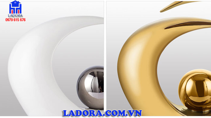 tượng trang trí nghệ thuật có 2 màu trắng và vàng golf