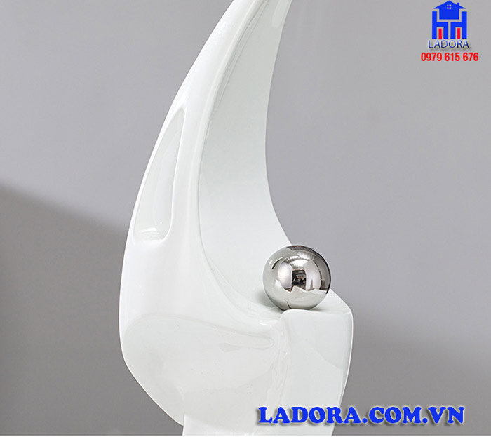 tượng gốm sứ với vẻ đẹp mượt mà sang trọng