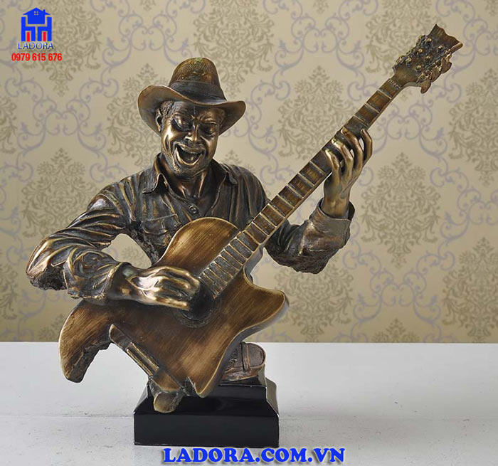 quà tặng độc đáo với tượng nghệ sỹ đánh đàn guitar