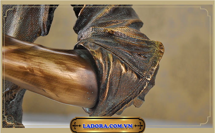 hình ảnh chi tiết trên tượng âm nhạc