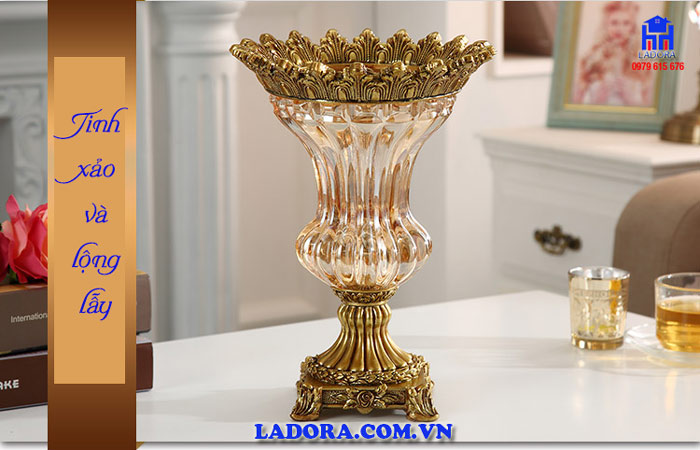 mời bạn cùng ladora ngắm nhìn chiếc lọ hoa thủy tinh cao cấp