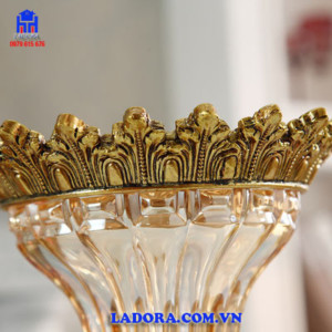 lọ hoa thủy tinh xinh đẹp và tinh tế